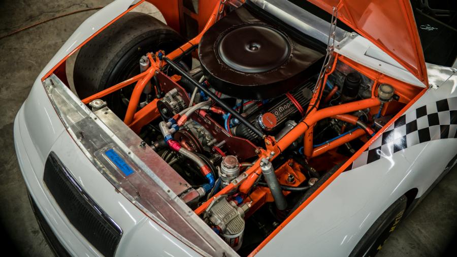 Моторный отсек Chrysler LeBaron Race Car 1987 года  (фото 81 из 129)